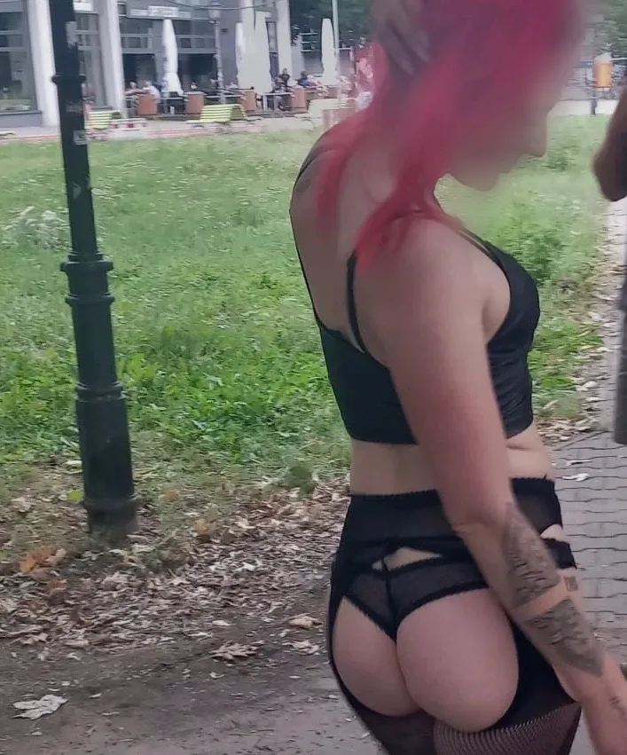 Andrea, 36