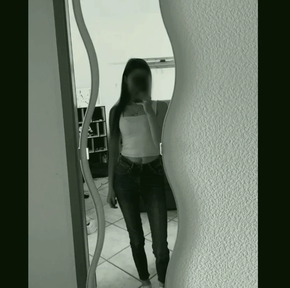 Claudia, 25