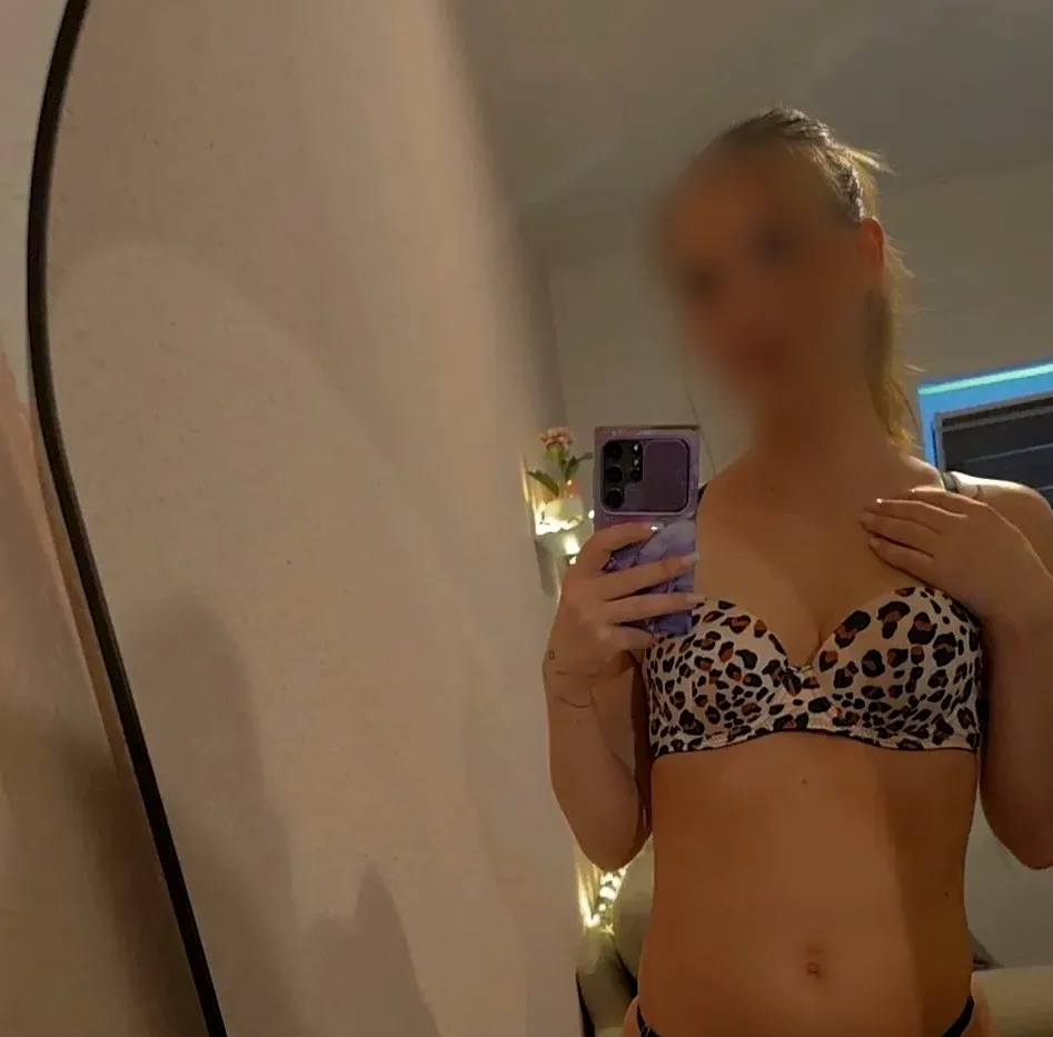 Lara, 28