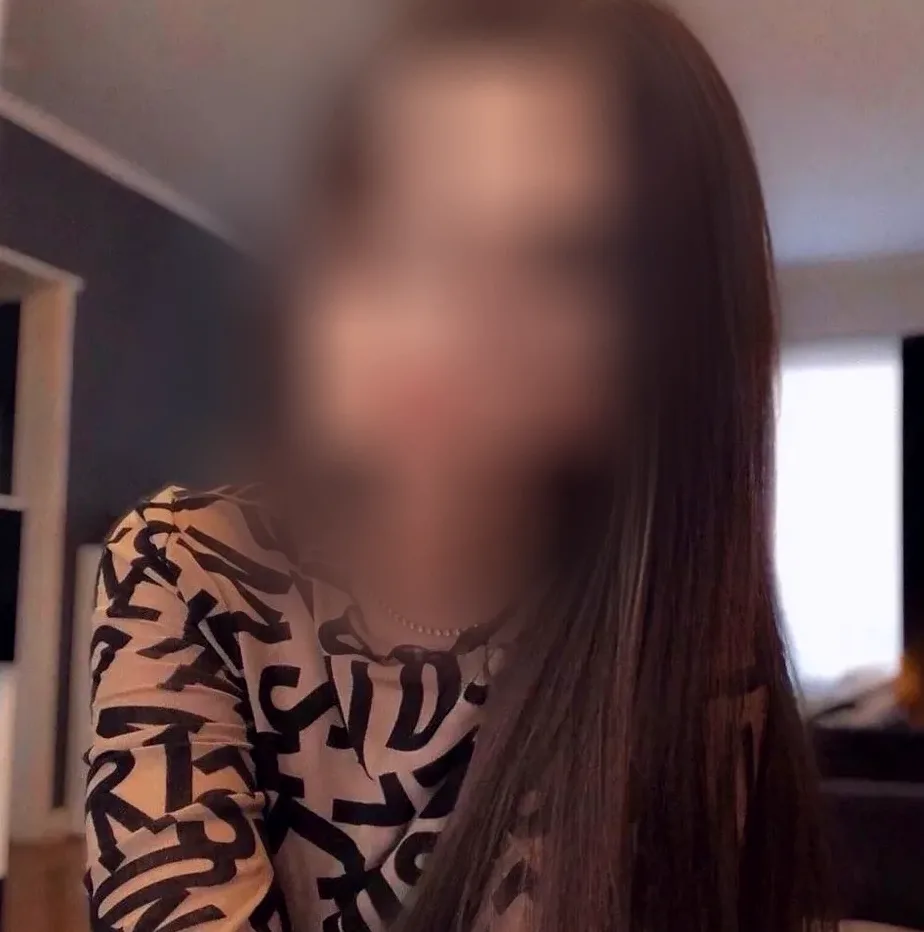 Leonie, 21
