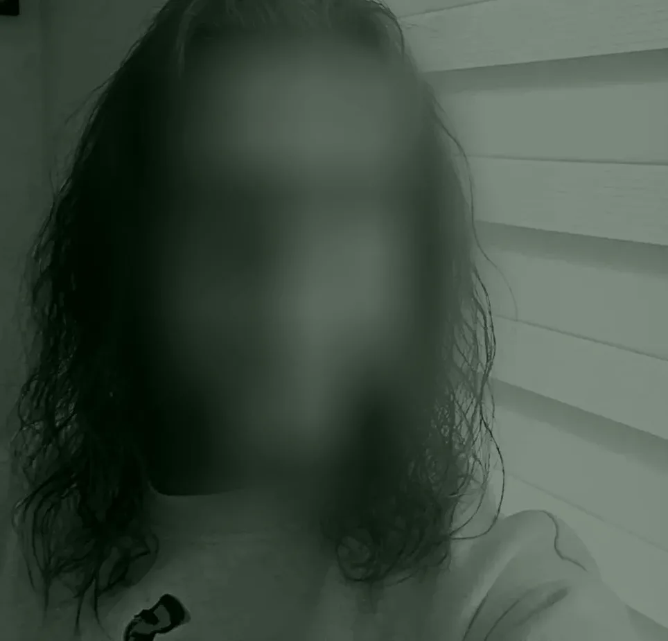 Lotta, 33