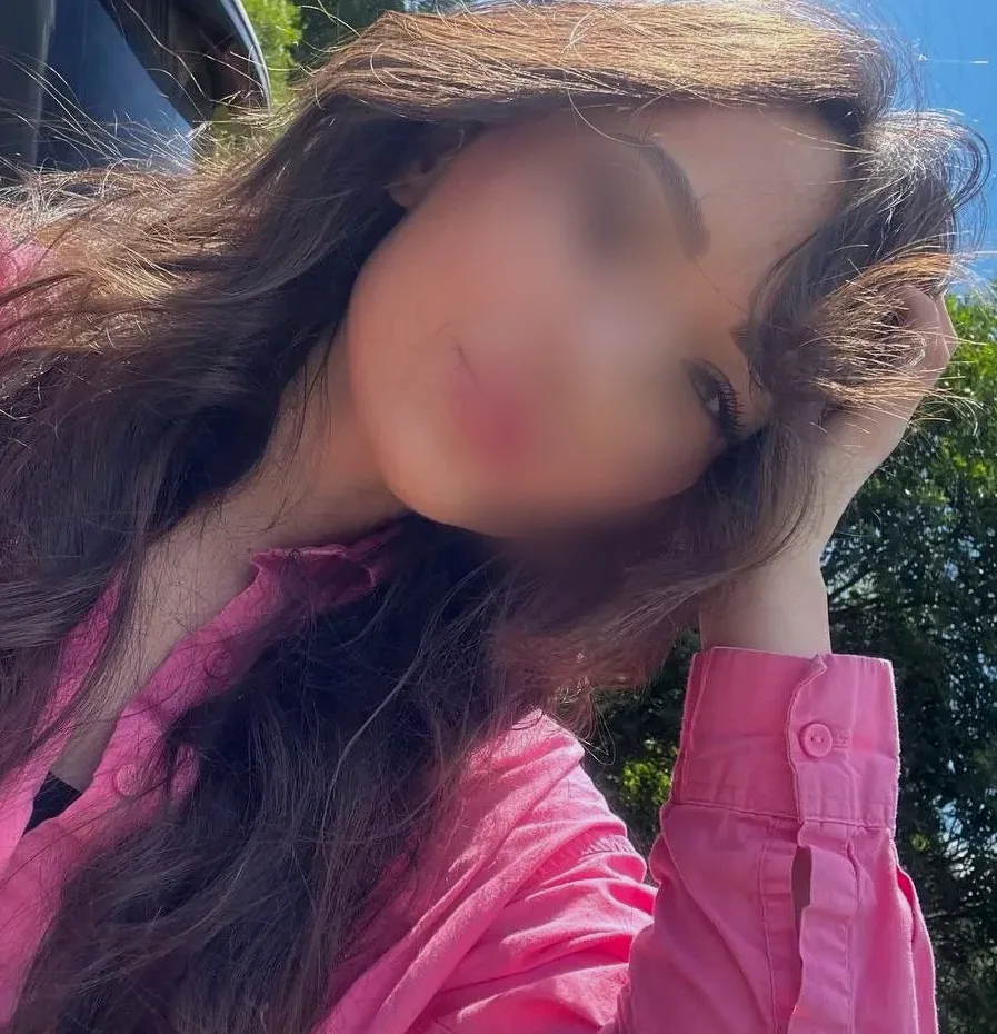 Nele, 25