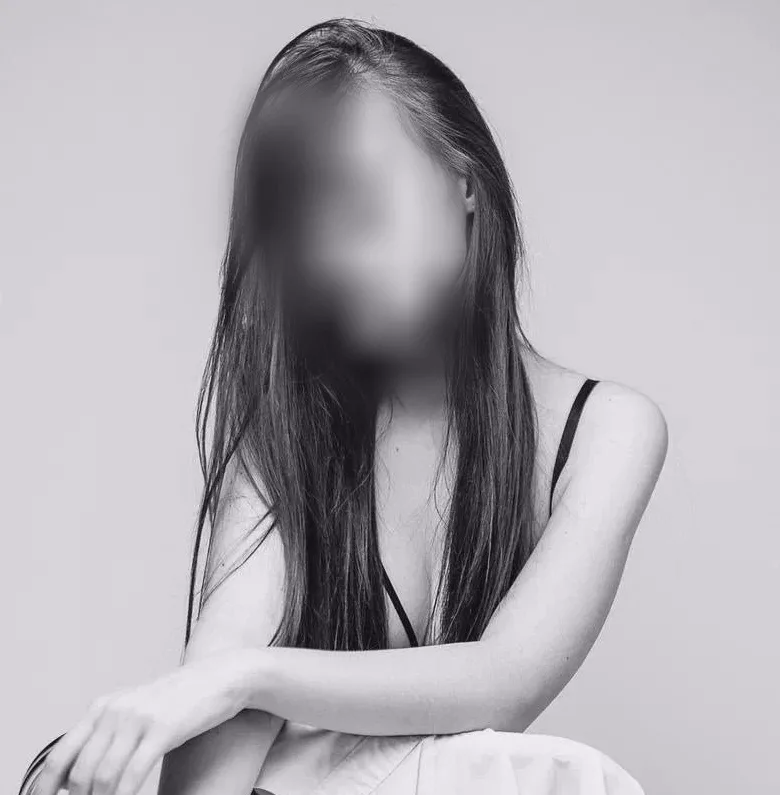 Rebecca, 19
