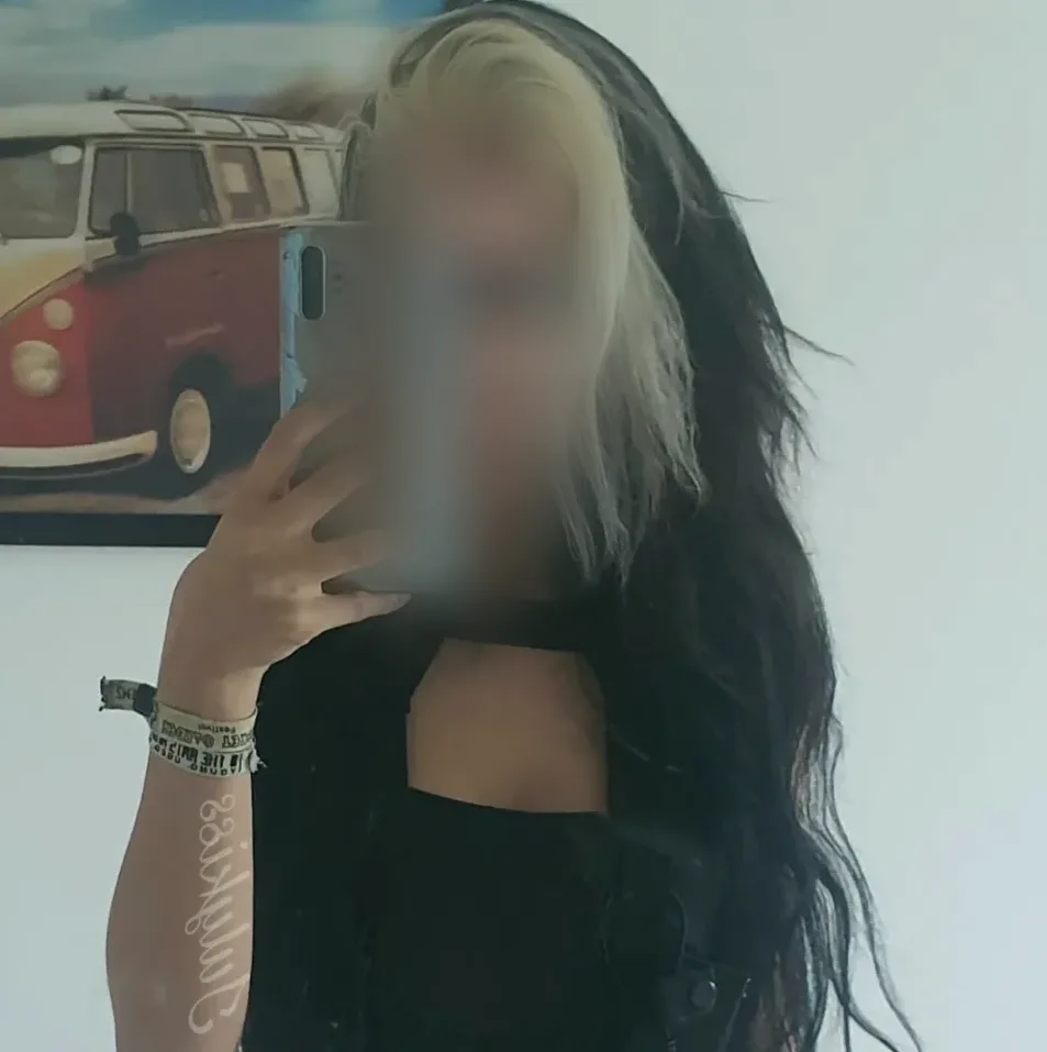Sabrina, 26
