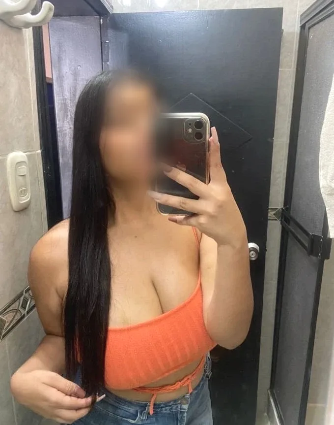 Vivien, 29