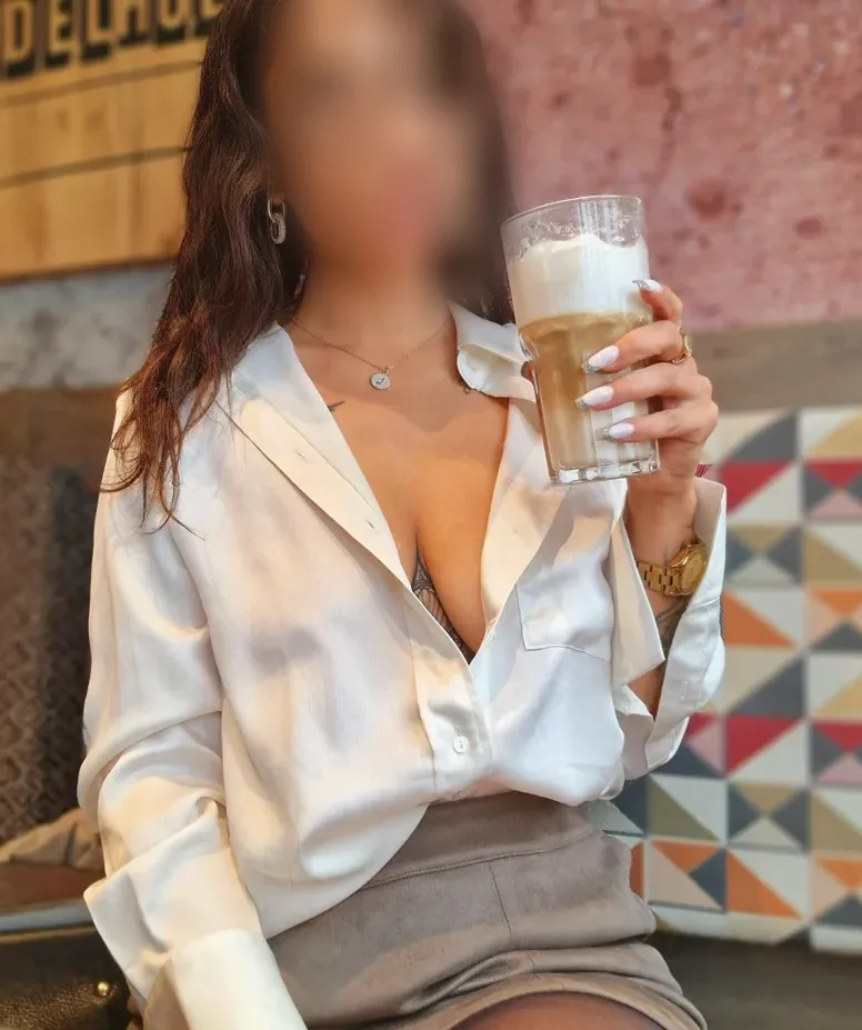 Yasmin, 30